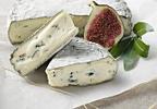 954877
 Foodcollection
Whole blue cheese with pieces cut and half a fig on paper